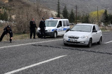 Nevşehir'de kontrol noktasından kaçan otomobil kapanla durduruldu