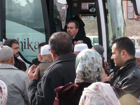 Nevşehir’in umrecileri dua ve tekbirlerle uğurlandı