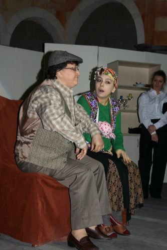 Nevşehirli Kadınların Tiyatro Oyunu Beğeniyle İzlendi