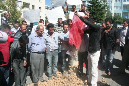 Nevşehirli patates üreticileri eylem yaptı