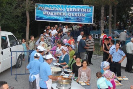 Nevşehirliler İlk İftarı Gül Bahçe'de Yaptı