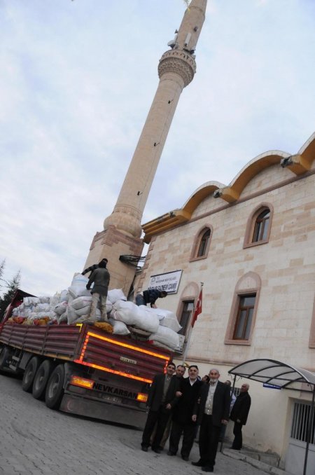 Nevşehirliler Suriye’ye TIR'larla yardım gönderiyor