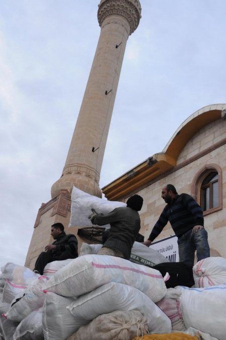 Nevşehirliler Suriye’ye TIR'larla yardım gönderiyor