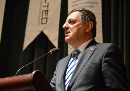 Nevzat Pakdil: Kentsel dönüşüm yıkım değil yenilenmedir