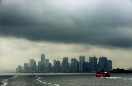 New York Kara Bulutlar Altında