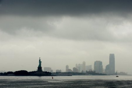New York Kara Bulutlar Altında