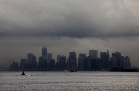 New York Kara Bulutlar Altında