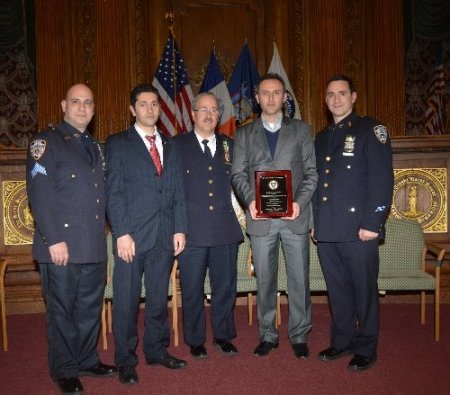 New York polisinden Türk gençlere ödül