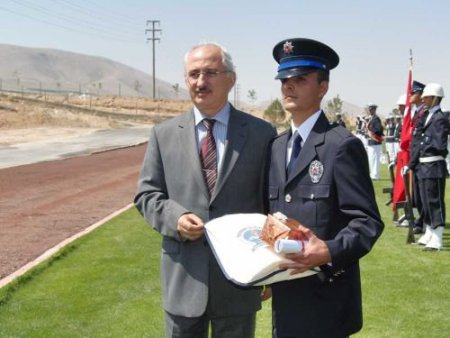 Niğde Polis Meslek Yüksekokulu'nda Mezuniyet Coşkusu