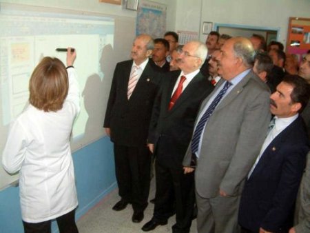Niğde Ulukışla'da Okullarda Akıllı Tahta Sevinci