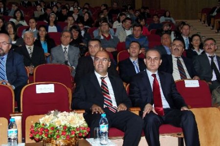 Niğde Üniversitesi'ndeki Atatürk Konferansı Konferansı İlgiyle İzlendi