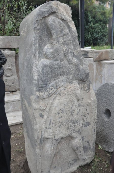 Niğde'de Fırtına Tanrısı Tarhunzas olduğu belirlenen bir eser bulundu