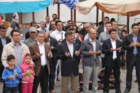 Niğde'de öğrenciler yararına kermes düzenlendi