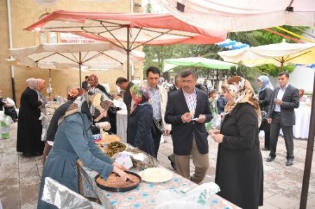 Niğde'de öğrenciler yararına kermes düzenlendi