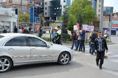 Niğde'de öğrenciler yayaların önceliği sürücülere anlattı