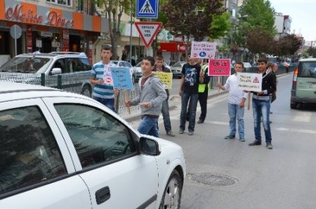 Niğde'de öğrenciler yayaların önceliği sürücülere anlattı
