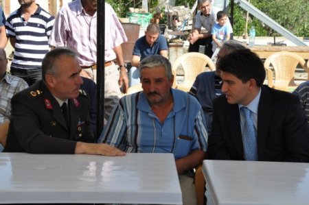 Niğdeli şehidin evinin bulunduğu belde Türk bayraklarıyla donatıldı