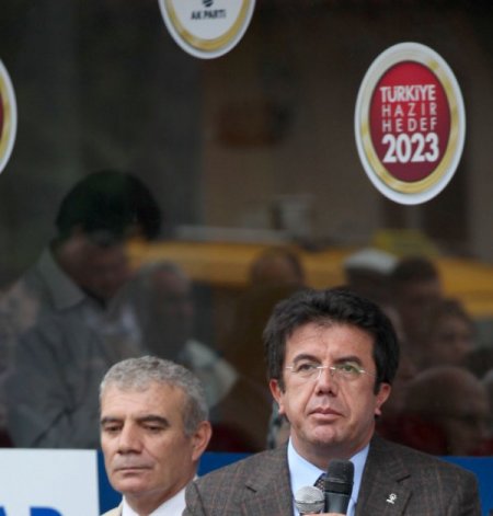 Nihat Zeybekci: Bu Ülkenin Çılgın Projeler Üreten Başbakana İhtiyacı Var