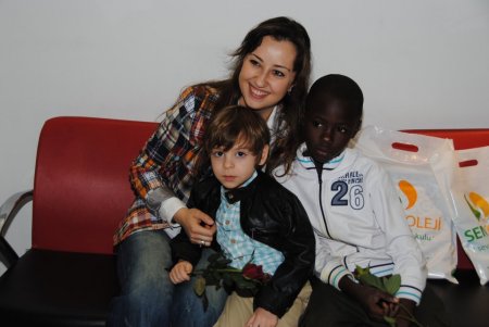 Nijerli öğrencilerin vedası Türk doktorlarını duygulandırdı