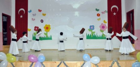 Niksar Gülbahçesi Ana Okulu'ndan eğitim yarı yılı kutlama programı