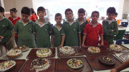 Nilüfer Bademli Ortaokulu'nda, hücre modelli pasta yarışması