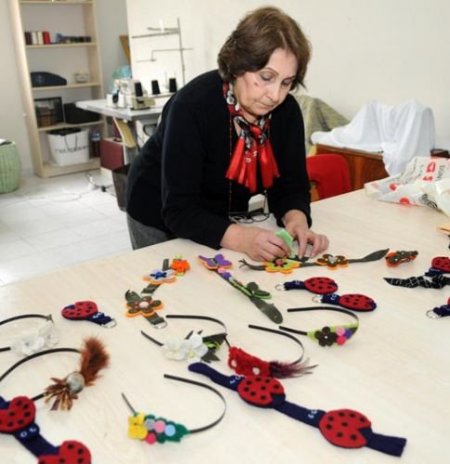 Nilüferli Kadınlar, Ürettikleri Ürünleri Satarak Öğrencilere Burs Ve Engelli Kadınlara Fgeçim Kaynağı Oluşturuyor
