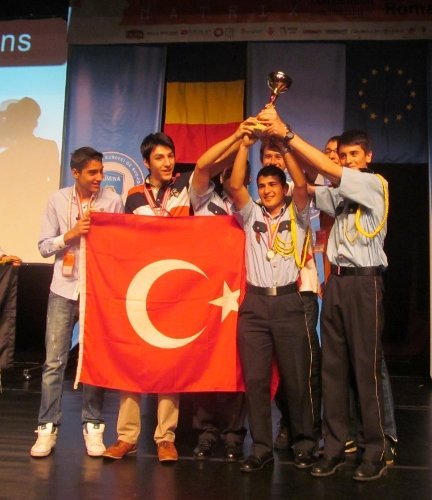 Nilüferli öğrenciler, robot Bıcırık ile dünya ikincisi oldu