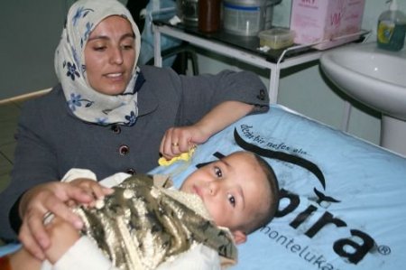 Nisader Muhtaç Çocukları Sünnet Ettirdi