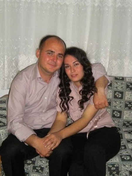 Nişanlısından Ayrılmak İsteyen Kızlarını Odaya Kapatan Aile Tutuklandı