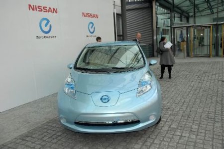 Nissan, İngiltere'de Üreteceği Elektrikli Otomobili Tanıttı