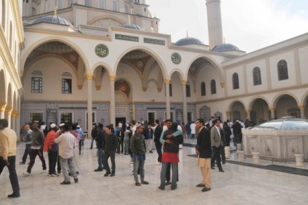 Nizamiye’de ilk bayram namazı kılındı