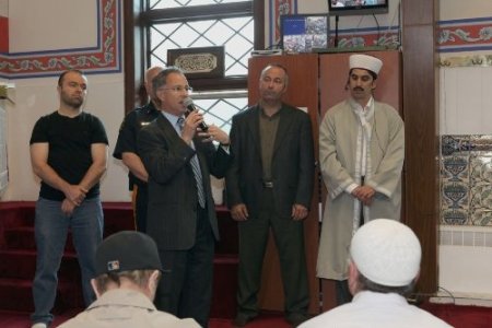 NJ Başsavcısı Fishman, Türk Cami'nde diyalog çağrısı yaptı