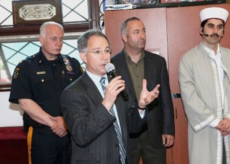 NJ Başsavcısı Fishman, Türk Cami'nde diyalog çağrısı yaptı