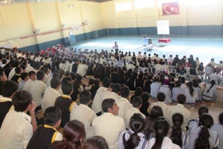 NLP Uzmanı Alişan Kapaklıkaya, İdil’de konferans verdi
