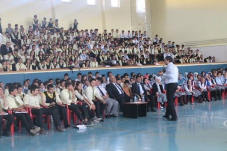 NLP Uzmanı Alişan Kapaklıkaya, İdil’de konferans verdi