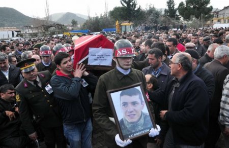 Nöbet kulesinden düşerek şehit olan asker Fethiye'de defnedildi