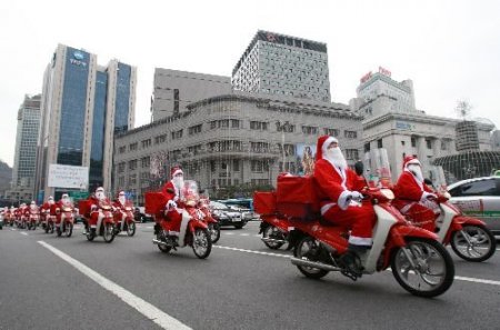 Noel Baba, Fakir Çocuklara Hediyeyi Motosikletle Dağıtacak