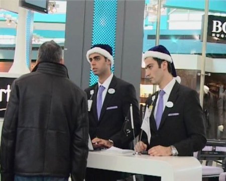 Noel Şapkası Atatürk Havalimanı'nda Kriz Çıkardı