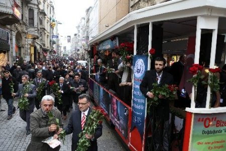 Nostaljik tramvayda Kutlu Doğum gülü