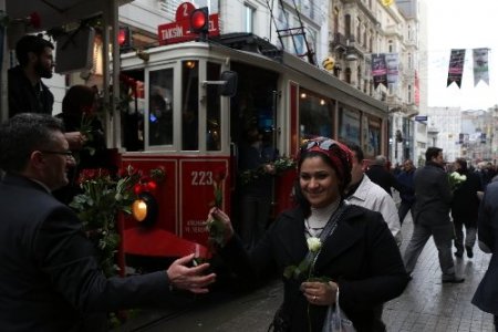 Nostaljik tramvayda Kutlu Doğum gülü