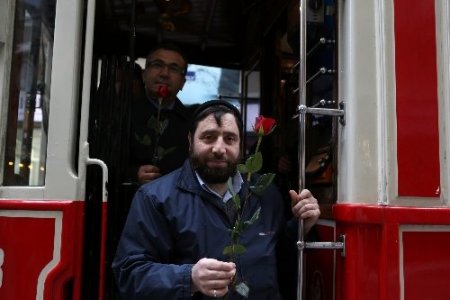 Nostaljik tramvayda Kutlu Doğum gülü
