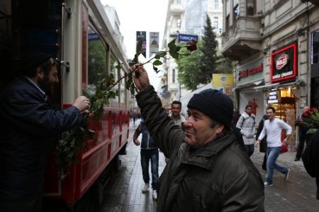 Nostaljik tramvayda Kutlu Doğum gülü