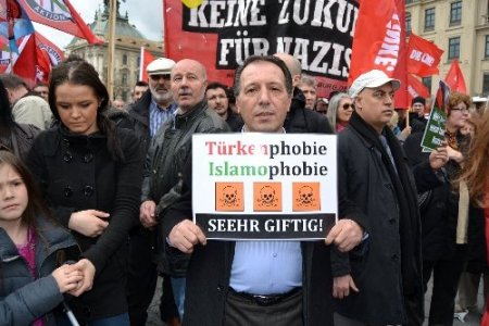 NSU davası öncesi Almanlar ve Türkler ırkçılığı protesto etti