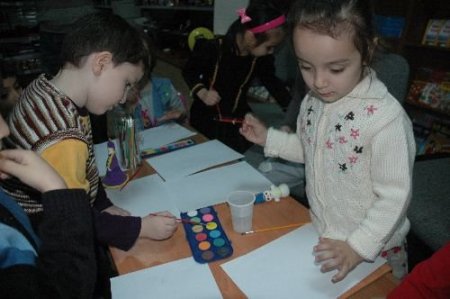 "nt Kırgız Çocuklarına Kitap Sevgisini Aşılıyor"