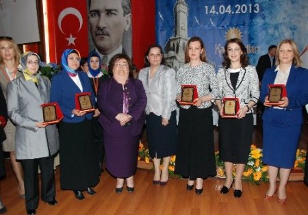 Nükhet Hotar: Büyükşehir, en az 3 metro bitirecek kadar para harcadı