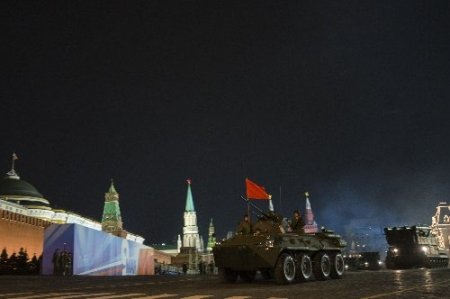 Nükleer füzeler 9 Mayıs provası için Kızıl Meydan’da