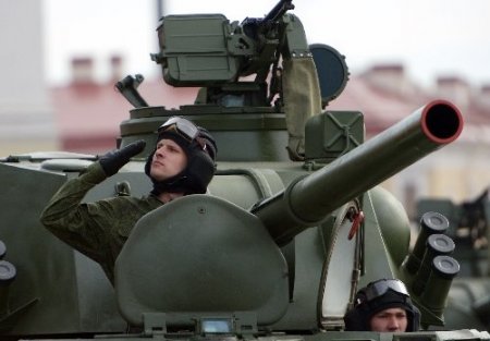 Nükleer füzeler 9 Mayıs provası için Kızıl Meydan’da