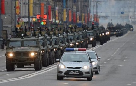 Nükleer füzeler 9 Mayıs provası için Kızıl Meydan’da