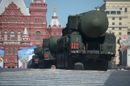 Nükleer füzeler 9 Mayıs provası için Kızıl Meydan’da