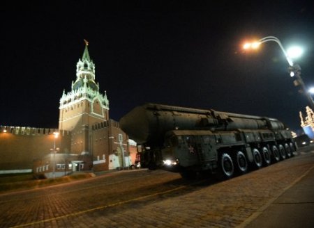 Nükleer füzeler 9 Mayıs provası için Kızıl Meydan’da